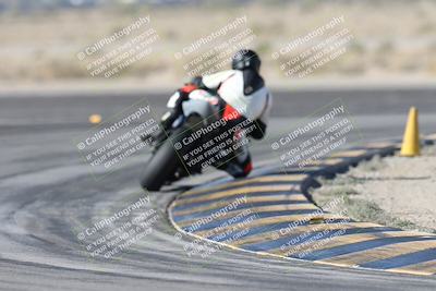 media/Dec-01-2025-Moto Forza (Mon) [[2daa91e15f]]/1-Advanced Group/Session 2 Turn 11 Backside/